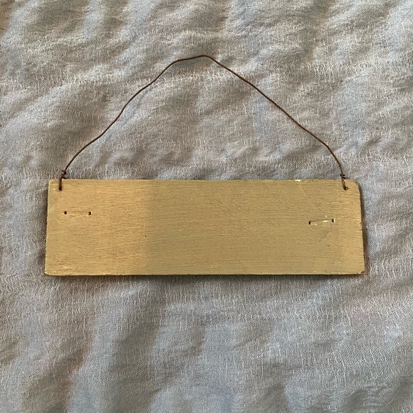 Wooden Flip Flops Sign - Picture 4 of 4